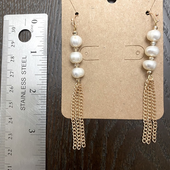 A: Pearl Dangling Earrings - Picture 4 of 5